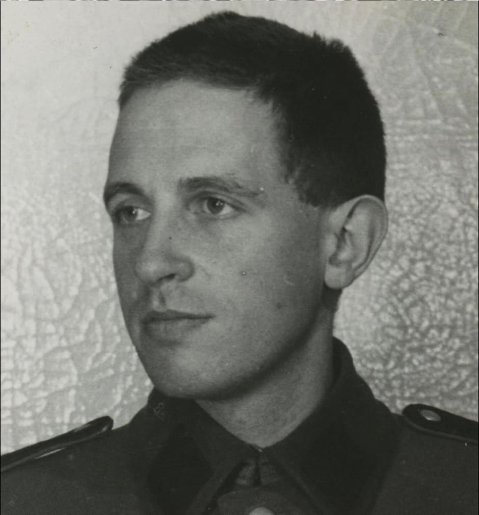 Jan Ale Visser | Oorlogs- en Verzetscentrum Groningen, toegang, 2219, Verzameling foto&rsquo;s OVCG, inventarisnummer, 1521, Jan Ale Visser. SD, 1945. Fotograaf: gemeentepolitie Groningen.